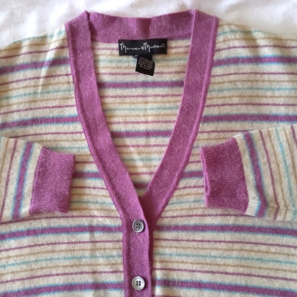 NWOT. Woman's Lambswool/Angora V-Neck cardigan sweater. - Picture 3 of 4